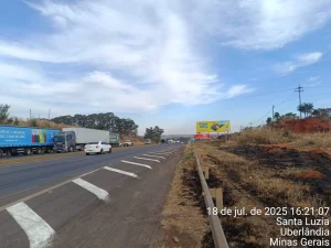 verificação de outdoor com foto