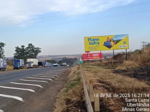 verificação de outdoor com foto