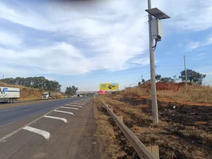 verificação de outdoor com foto