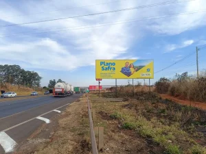 verificação de outdoor com foto