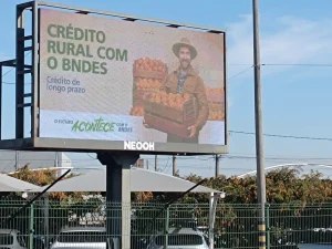 verificação de outdoor com foto