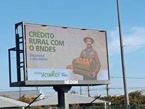 verificação de outdoor com foto