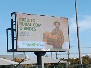 verificação de outdoor com foto